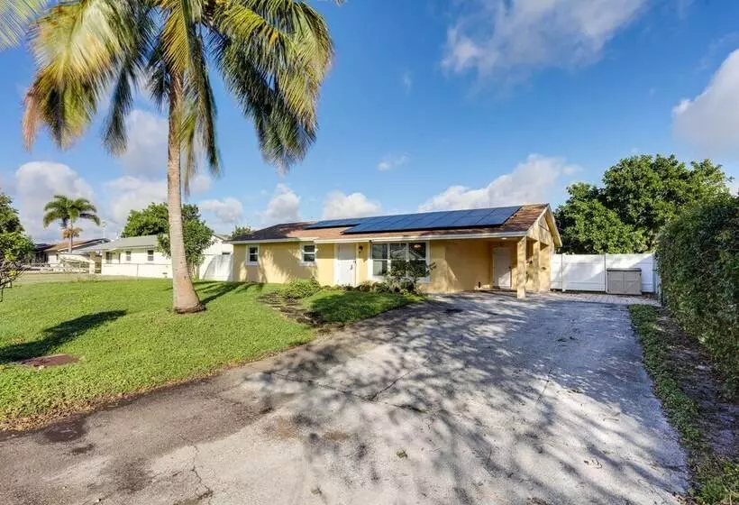 5 Mi To Beaches: Hot Tub Haven In Lake Worth