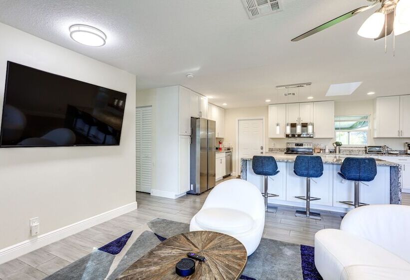 5 Mi To Beaches: Hot Tub Haven In Lake Worth