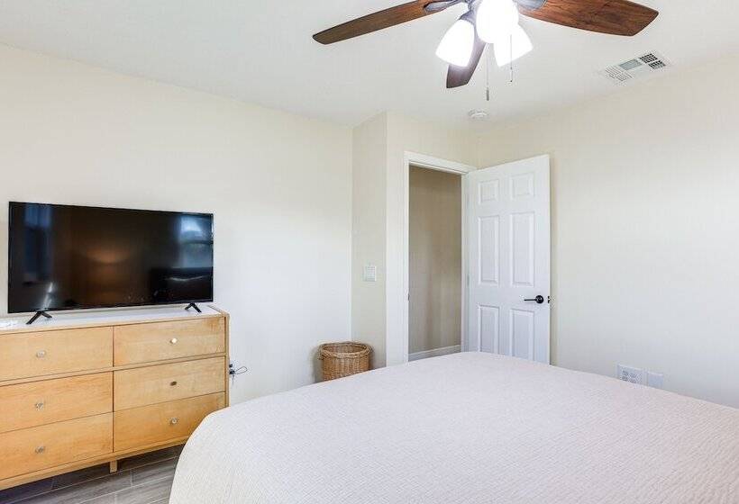 5 Mi To Beaches: Hot Tub Haven In Lake Worth