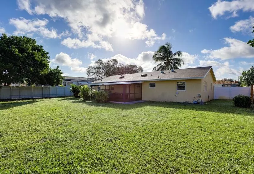 5 Mi To Beaches: Hot Tub Haven In Lake Worth