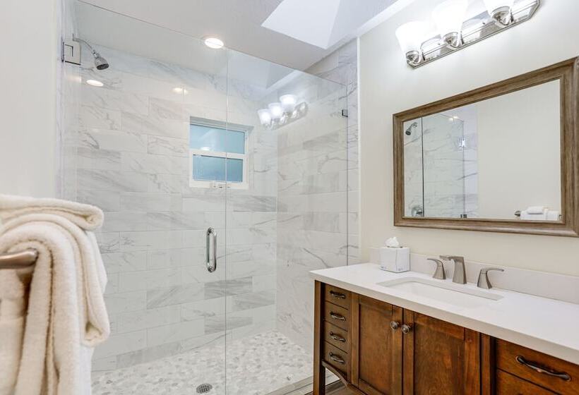 5 Mi To Beaches: Hot Tub Haven In Lake Worth