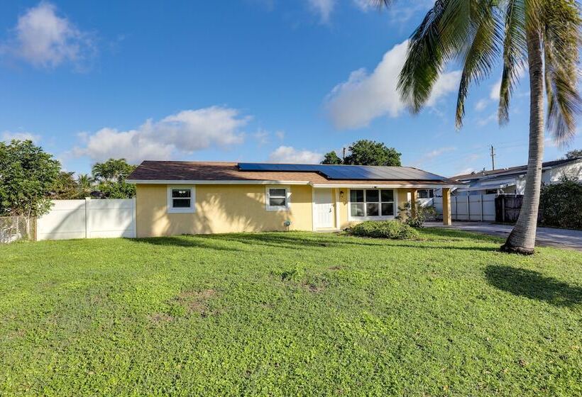 5 Mi To Beaches: Hot Tub Haven In Lake Worth