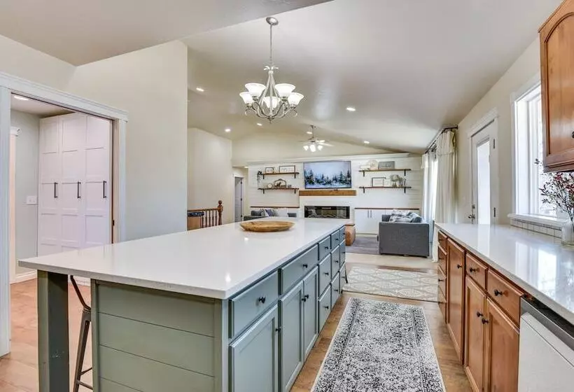 Layton Home W/ Pool + Hot Tub, 23 Mi To Snowbasin!