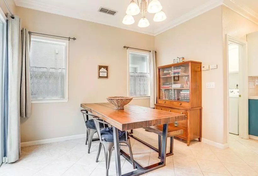 Modern California Escape Near Kayaking & Downtown!