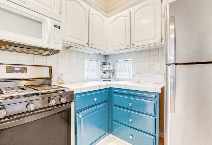 Modern California Escape Near Kayaking & Downtown!