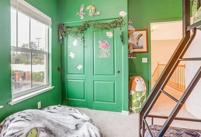 Modern California Escape Near Kayaking & Downtown!