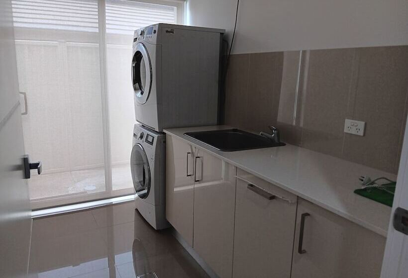 פנסיון Jacka Home