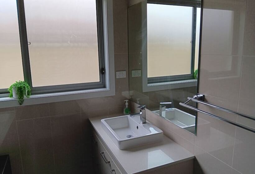 פנסיון Jacka Home