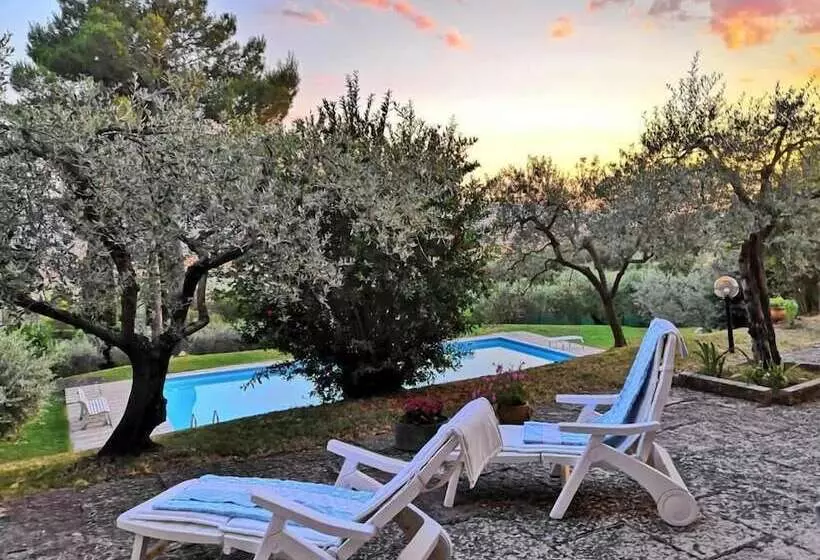 Majatalo Villa Lavania