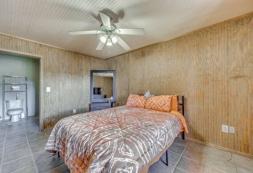 Capitan Vacation Rental W/ Grill, Near Ruidoso!