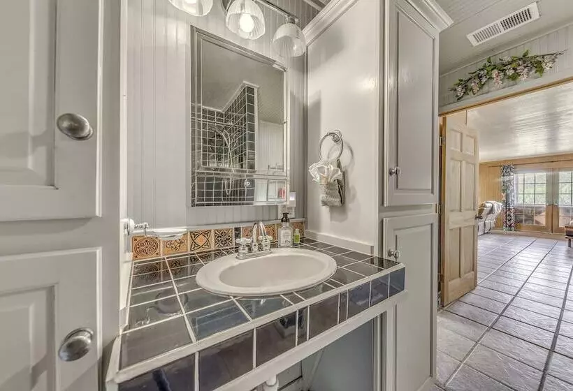 Capitan Vacation Rental W/ Grill, Near Ruidoso!