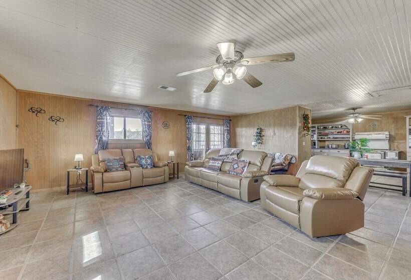 Capitan Vacation Rental W/ Grill, Near Ruidoso!