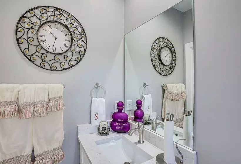 Pet Friendly Gallatin Home W/ Deck, 1 Mi To Town!