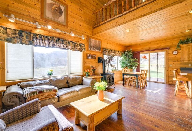 Pet Friendly Idaho Home On The Salmon River!