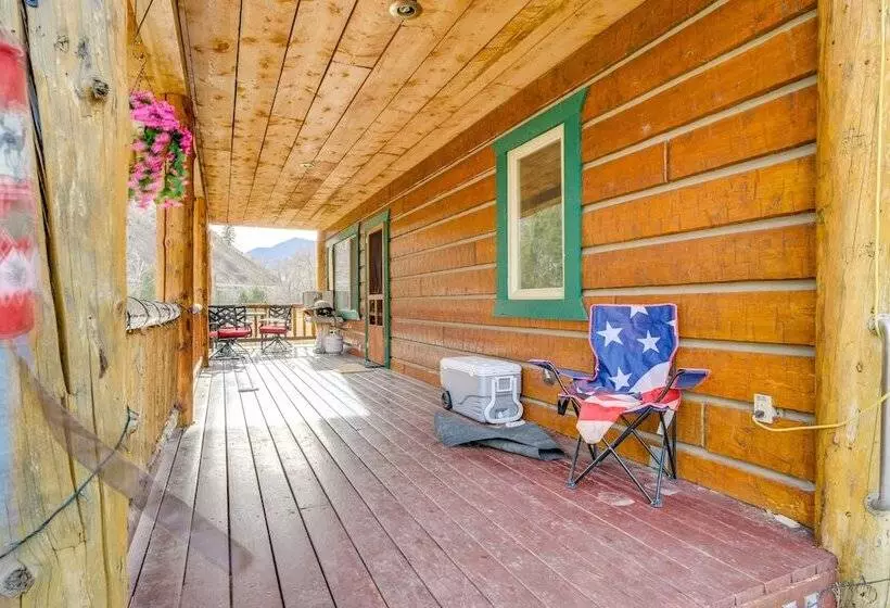 Pet Friendly Idaho Home On The Salmon River!