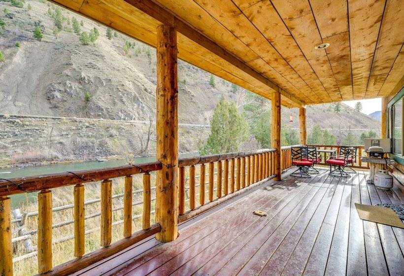 Pet Friendly Idaho Home On The Salmon River!