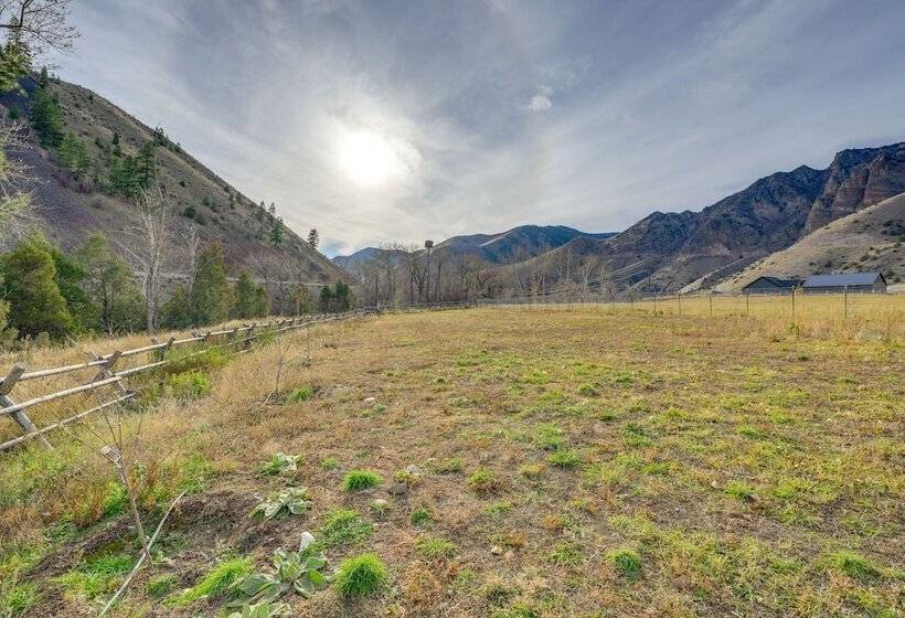 Pet Friendly Idaho Home On The Salmon River!