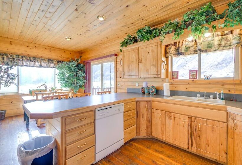 Pet Friendly Idaho Home On The Salmon River!