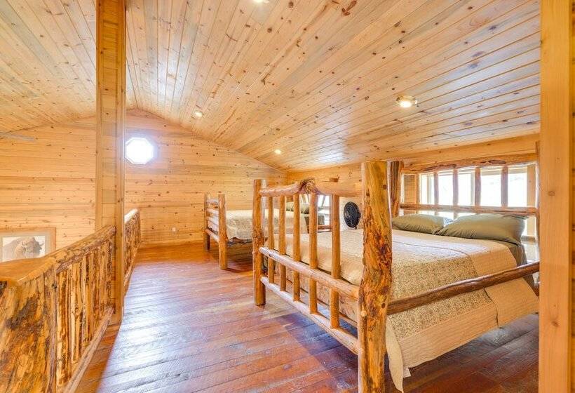 Pet Friendly Idaho Home On The Salmon River!