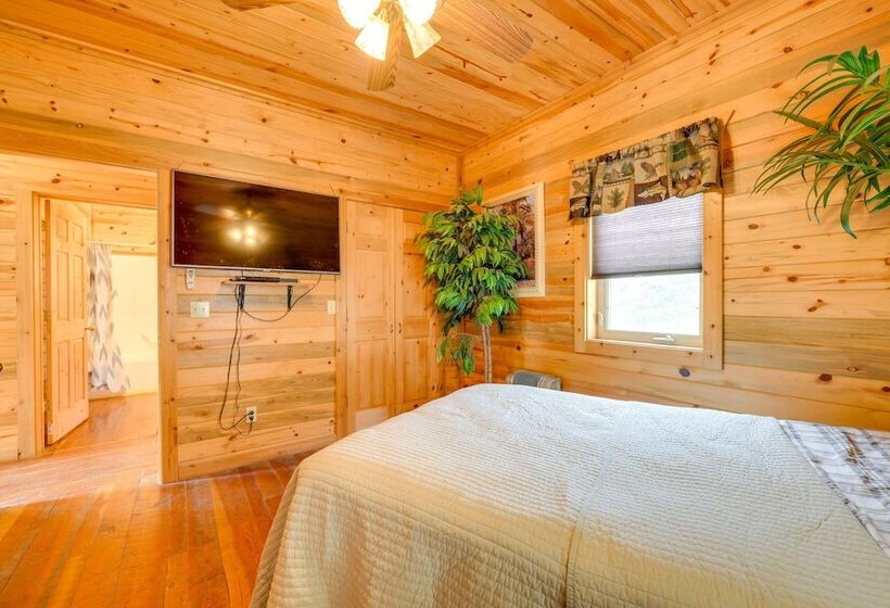 Pet Friendly Idaho Home On The Salmon River!