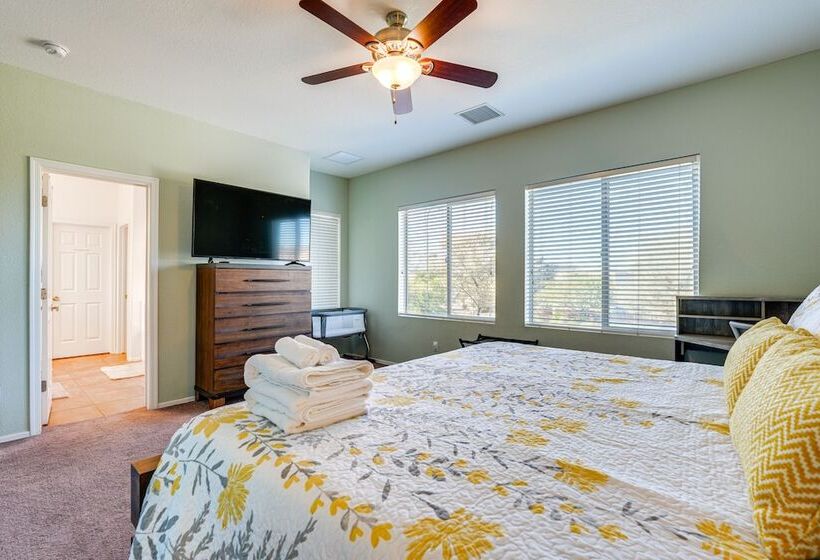 Phoenix Home W/ Private Pool Near Amphitheatre!