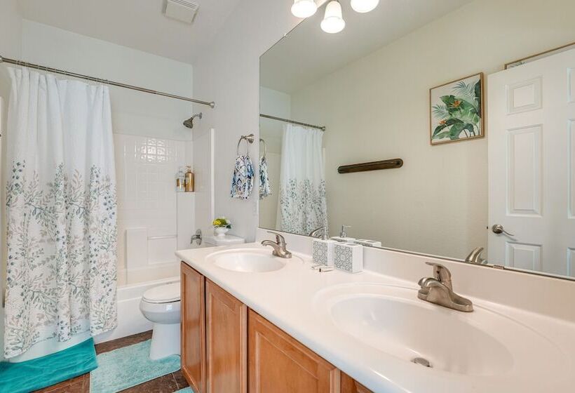 Phoenix Home W/ Private Pool Near Amphitheatre!