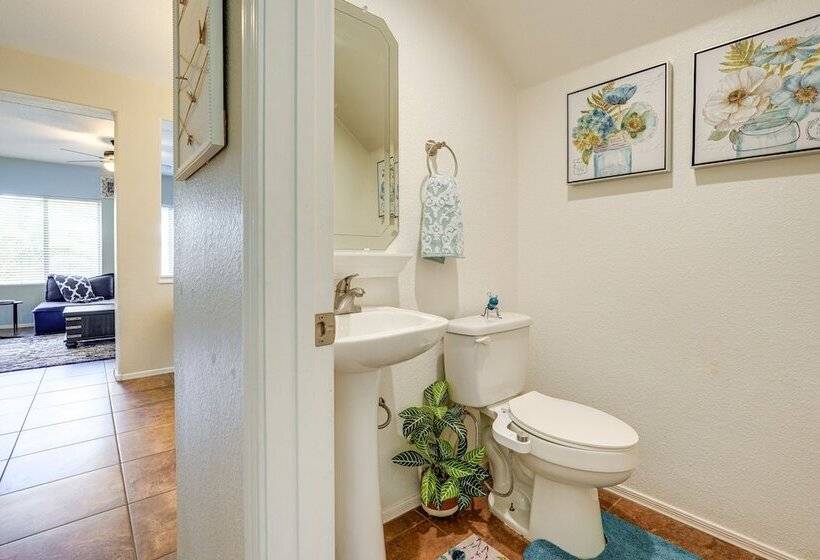 Phoenix Home W/ Private Pool Near Amphitheatre!