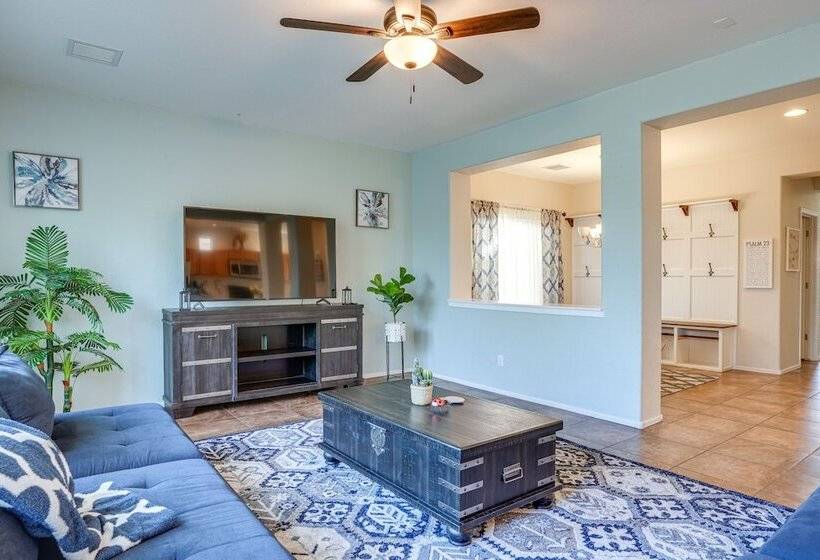 Phoenix Home W/ Private Pool Near Amphitheatre!