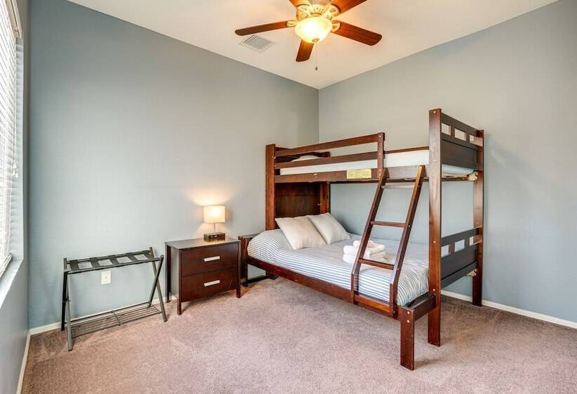 Phoenix Home W/ Private Pool Near Amphitheatre!