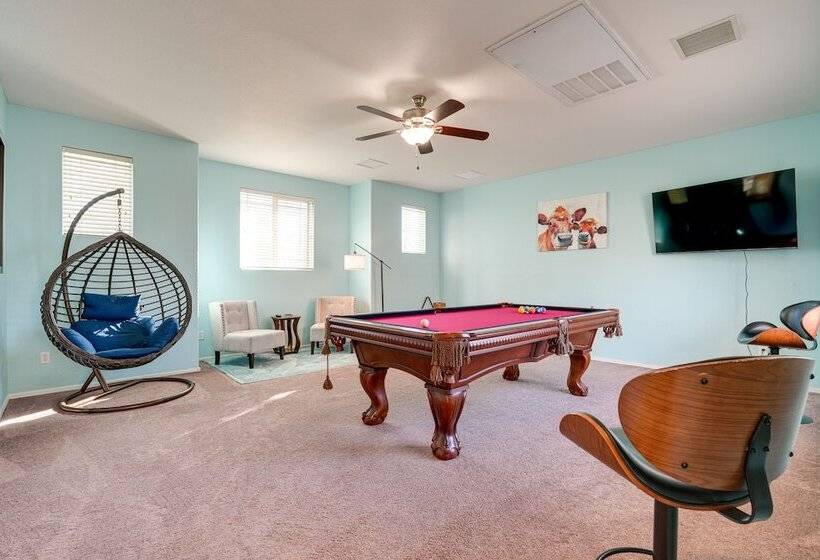 Phoenix Home W/ Private Pool Near Amphitheatre!