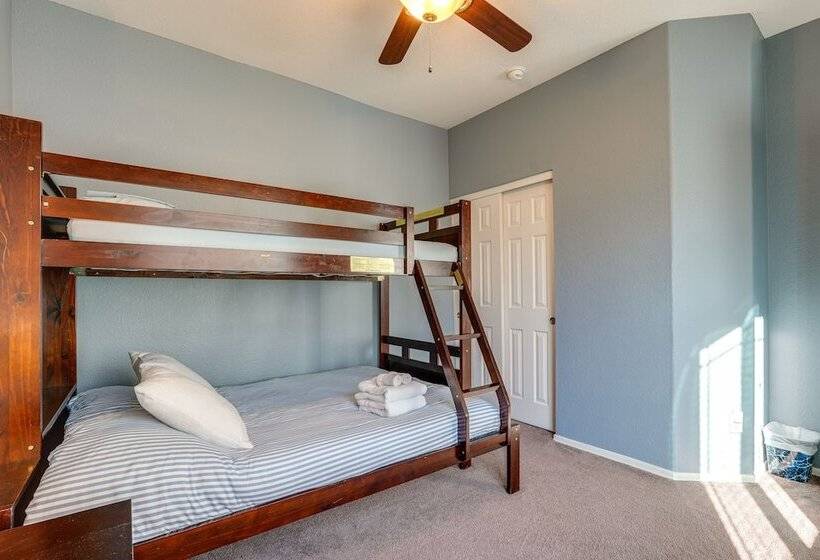 Phoenix Home W/ Private Pool Near Amphitheatre!