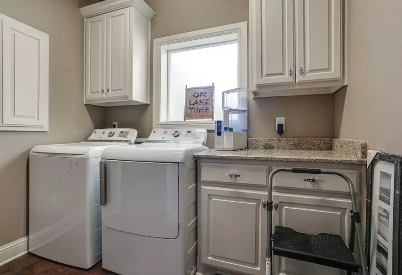 Pottsboro Group Getaway: Close To Lake Texoma!