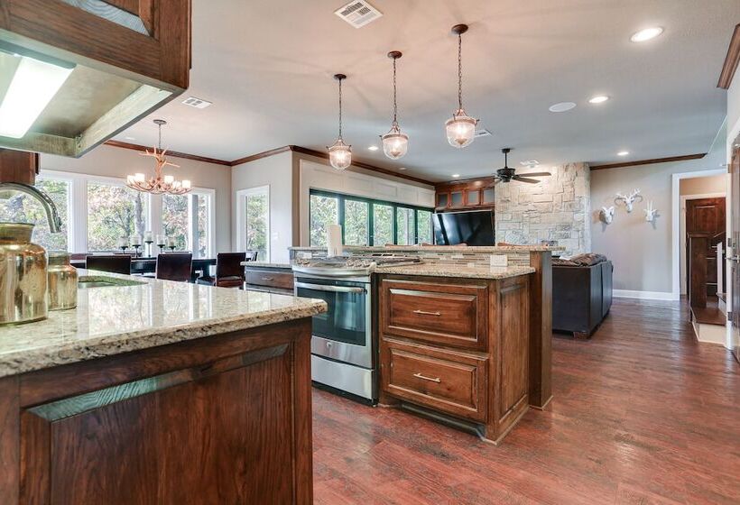 Pottsboro Group Getaway: Close To Lake Texoma!