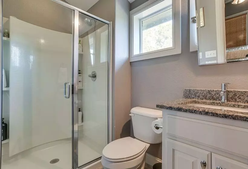 Pottsboro Group Getaway: Close To Lake Texoma!