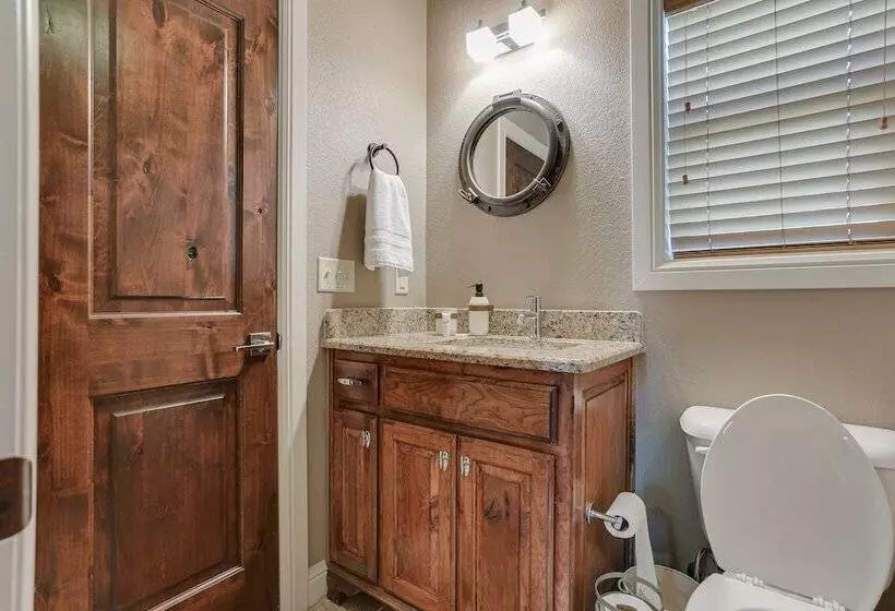 Pottsboro Group Getaway: Close To Lake Texoma!