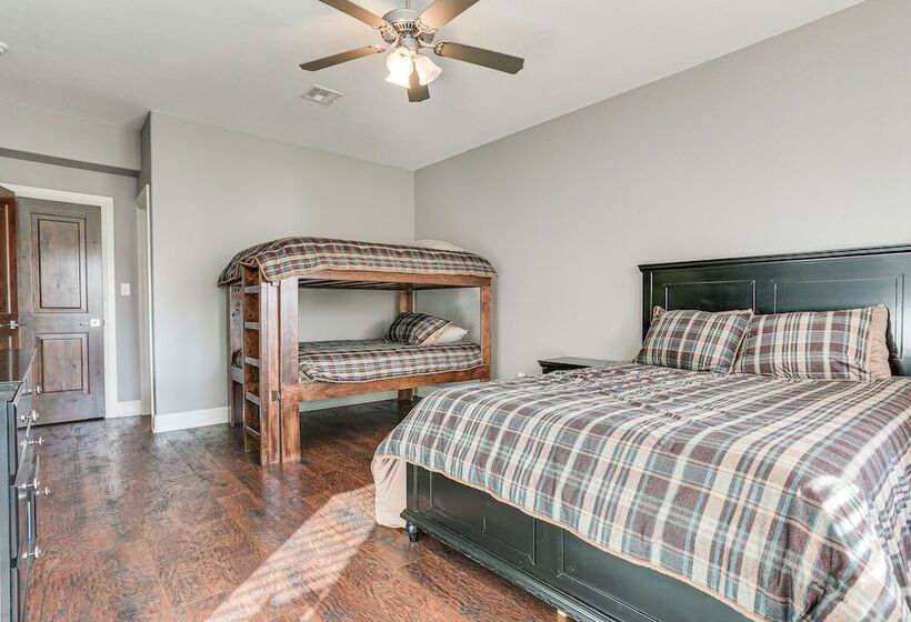 Pottsboro Group Getaway: Close To Lake Texoma!