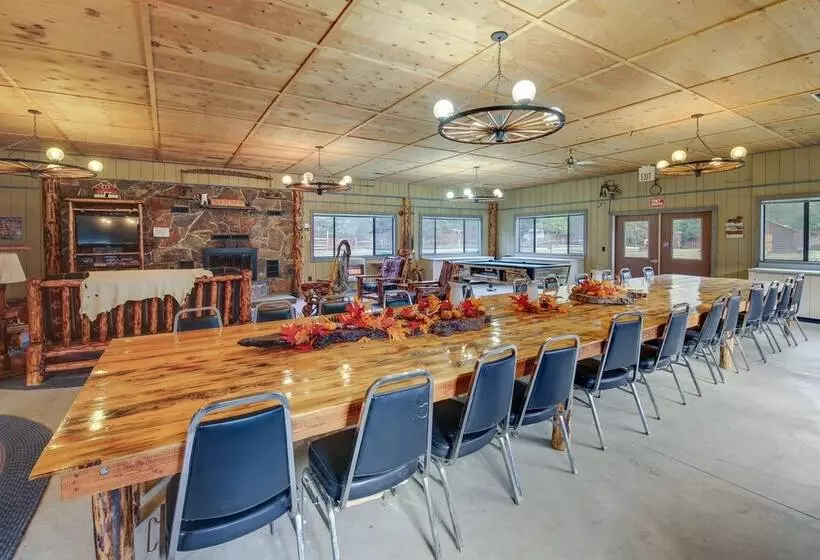 Quaint Deborgia Retreat: Black Diamond Guest Ranch