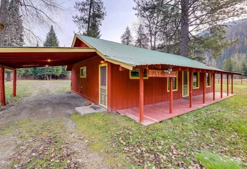 Quaint Deborgia Retreat: Black Diamond Guest Ranch