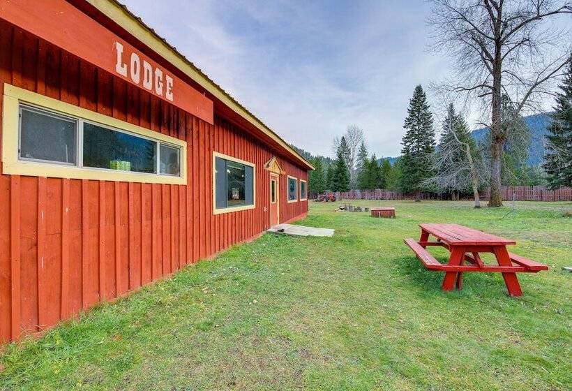 Quaint Deborgia Retreat: Black Diamond Guest Ranch