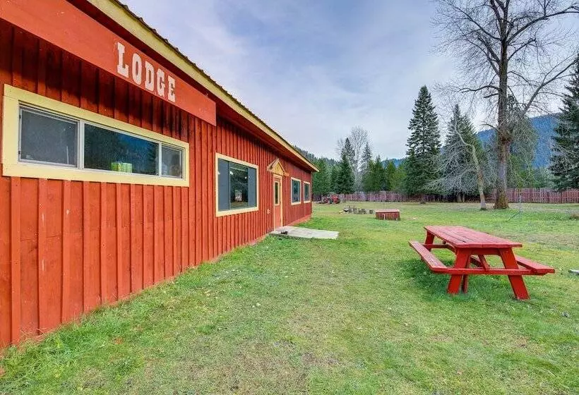 Quaint Deborgia Retreat: Black Diamond Guest Ranch