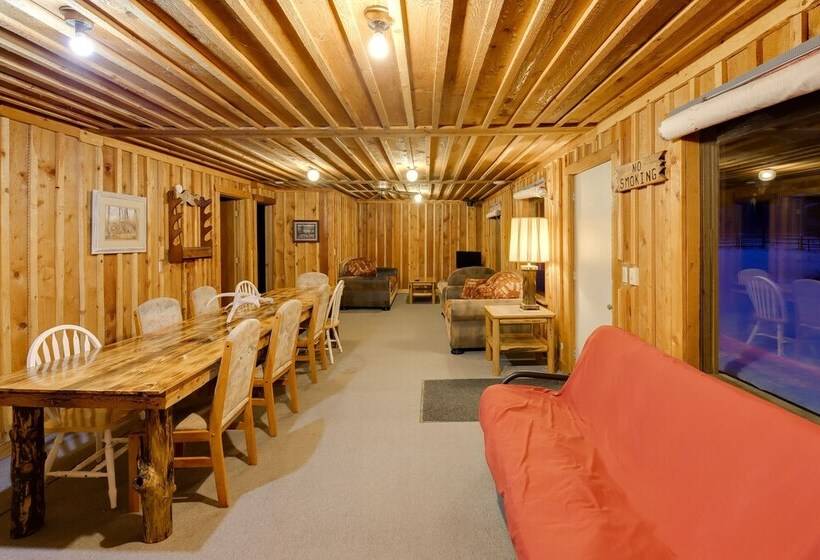 Quaint Deborgia Retreat: Black Diamond Guest Ranch