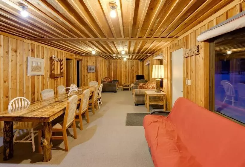 Quaint Deborgia Retreat: Black Diamond Guest Ranch