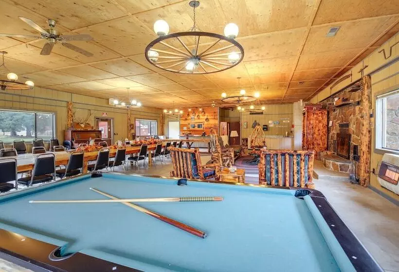 Quaint Deborgia Retreat: Black Diamond Guest Ranch