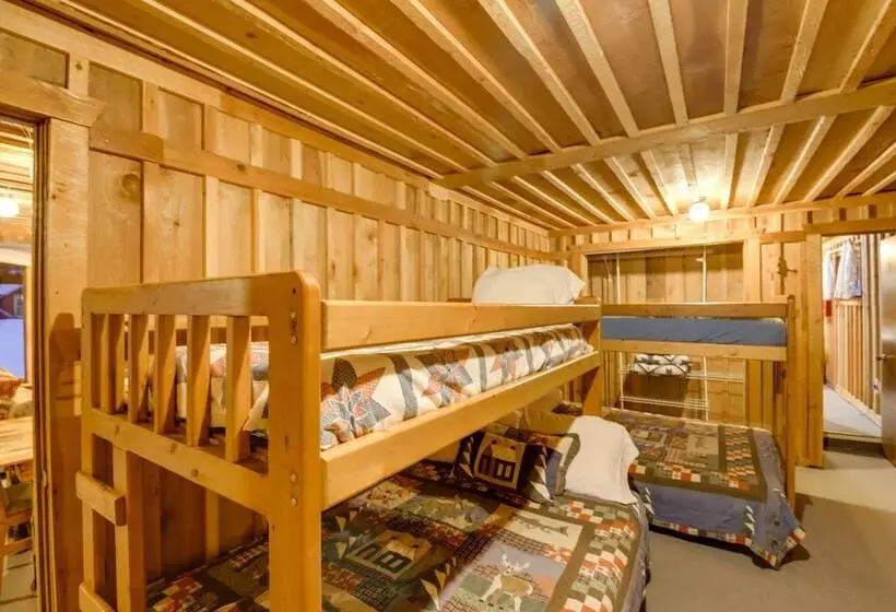 Quaint Deborgia Retreat: Black Diamond Guest Ranch