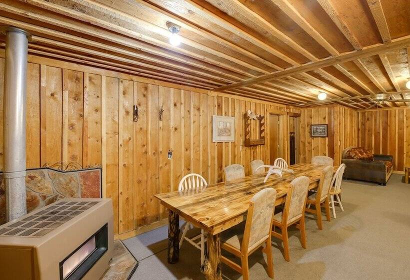 Quaint Deborgia Retreat: Black Diamond Guest Ranch