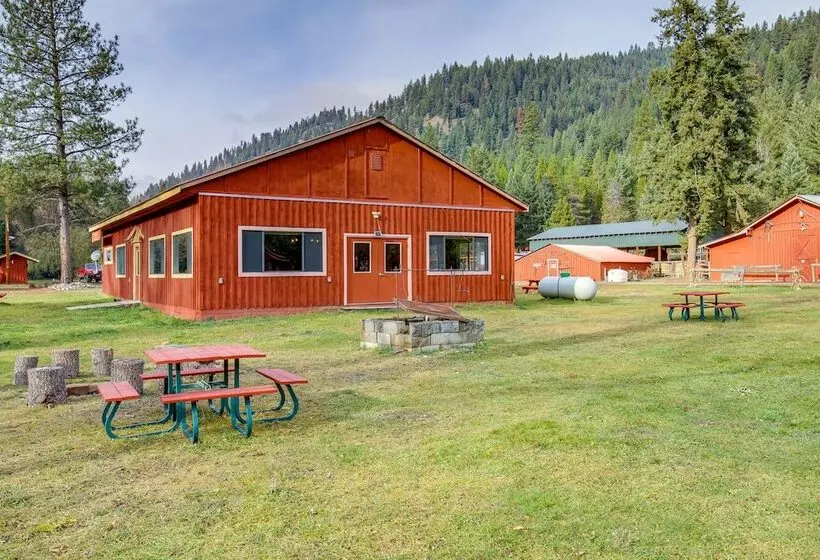 Quaint Deborgia Retreat: Black Diamond Guest Ranch