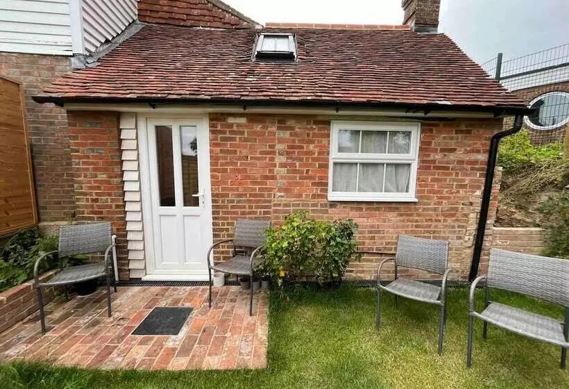 レジデンス Adorable And Cosy Tiny Cottage