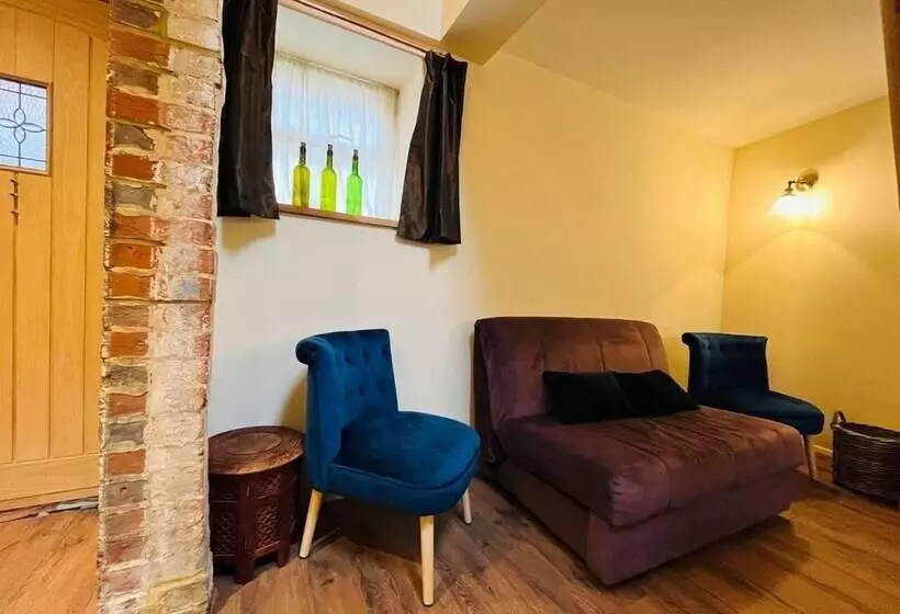 レジデンス Adorable And Cosy Tiny Cottage