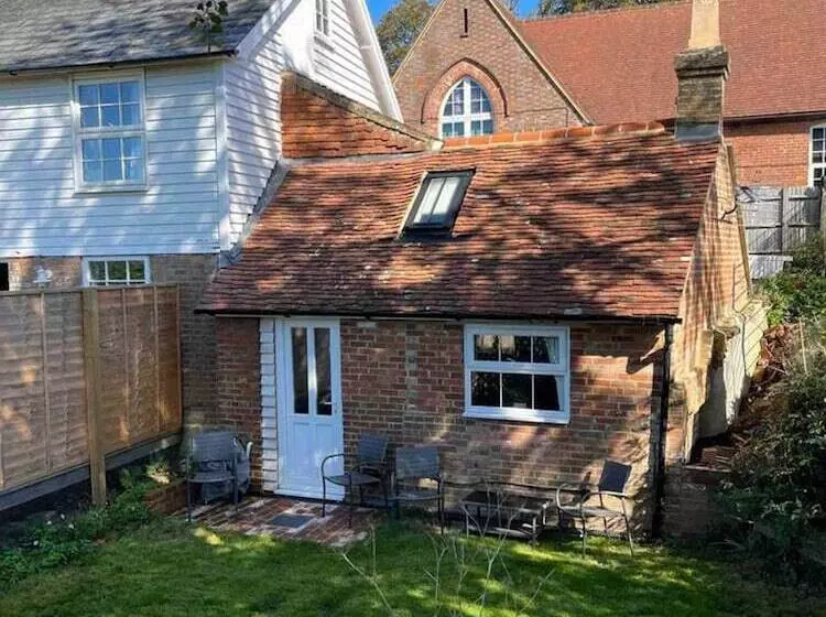 レジデンス Adorable And Cosy Tiny Cottage