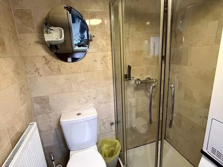 Residenssi Cosy Entire 3 Bed House With Garden And Fast Wifi